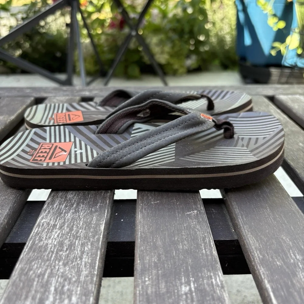 Reef Kids 2/3 Brown Little Ahi Flip Flops Surf Beach Geometric Foam Rubber